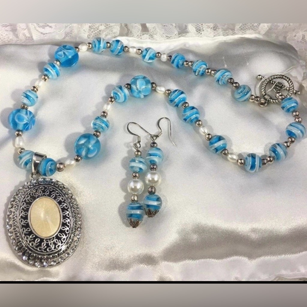 Handcrafted Blue Art Glass Pearl Pendant Necklace Set 28$